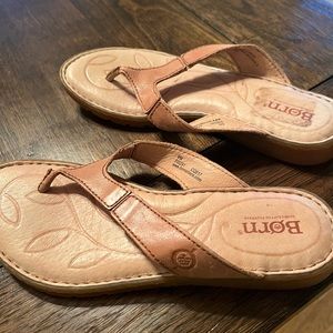 Women’s flip flops- Size 6